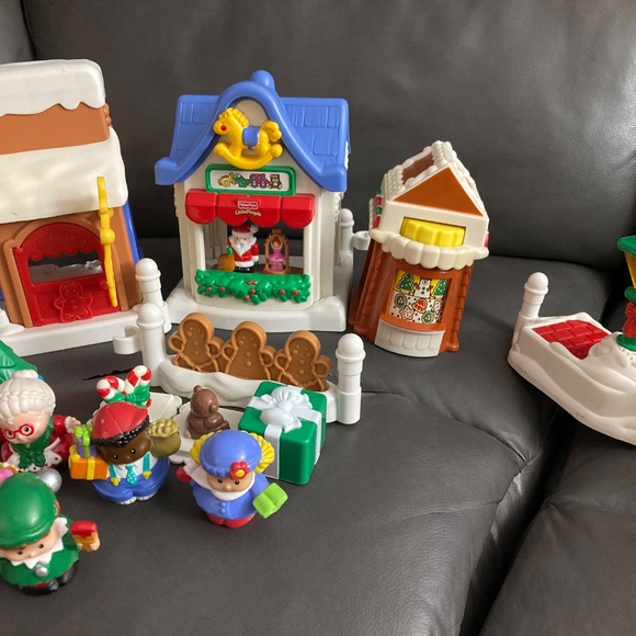 Fisher-Price Little People Christmas On Main Street Village Sets-Incomplete-22 p - Picture 3 of 14